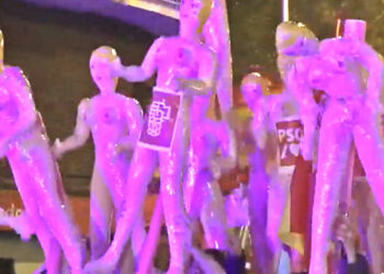 FERRAZ SE LLENA DE MUÑECAS