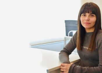 María Rey: “Muchas compañías difunden comentarios falsos sobre productos”