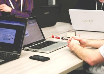 La capital monopoliza las oportunidades laborales del sector de la comunicación