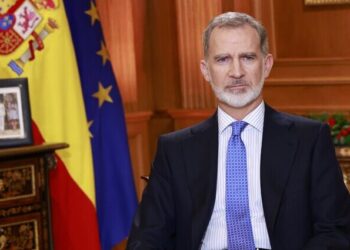 EL REY, BAJO MÍNIMOS