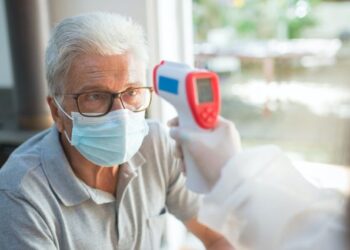 El VRS tiene igual o mayor incidencia que el covid-19 en personas mayores