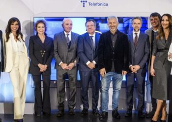 La plana mayor de Mediaset arropa a Salem en su presentación en sociedad