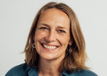 Deborah Gray: ‘Hay que actuar contra la desigualdad en el sector de la comunicación’