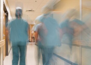 Médicos autónomos piden negociar las tarifas con las aseguradoras privadas