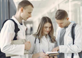 Los titulados en salud entre los mejor situados en cuanto a inserción laboral