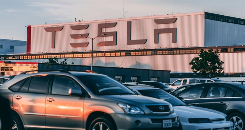 La crisis interna de Tesla toca fondo: la compañía despedirá al 10% de su plantilla