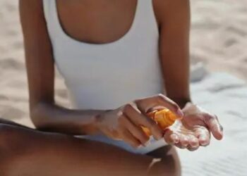 ¿Por qué desconfiar de la efectividad de algunos protectores solares y otros cosméticos?