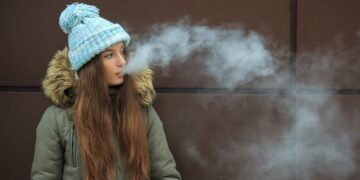 El uso de vapeadores está abriendo las puertas al tabaquismo tradicional entre los adolescentes