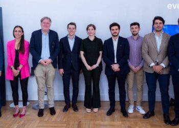 Jalloul (PSOE) y López-Istúriz (PP) debaten con los lobistas sobre las europeas