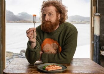 A Kristofer Hivju le gusta el salmón… Esta es la nueva campaña de Mowi