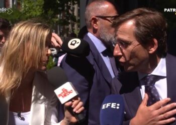 ALMEIDA, ACORRALADO POR ANDREA ROPERO