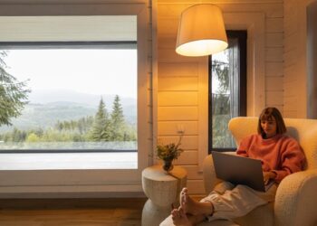 Movistar mejora velocidades y precios en segundas residencias con su Fibra Adicional