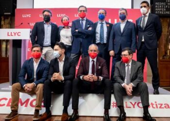El mercado no compra el triunfalismo de LLYC: tras su salida a Bolsa, vale un 25% menos