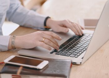 Un 50% de las informaciones enviadas por agencias, en manos de la IA