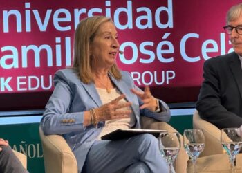 Ana Pastor, partícipe del V Simposio del Observatorio de la Sanidad de ‘El Español’