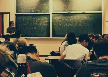 ¿Pueden los alumnos de FP privada acceder a becas? Esto es lo que debes saber