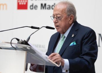 El Dr. Diego Murillo recoge el premio “Médicos y Pacientes”