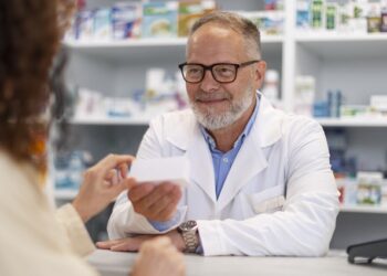 ¿Cuánto dinero gastamos los españoles al año en farmacia?