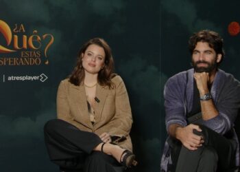 Adriana Torrebejano y Rubén Cortada viven un “chispazo” en ‘¿A qué estás esperando?’