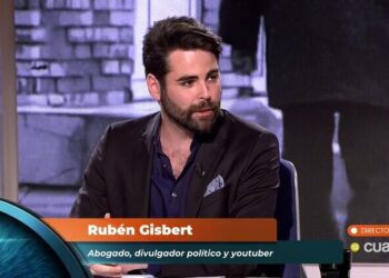 Rubén Gisbert se mancha intencionadamente para entrar en directo desde Valencia