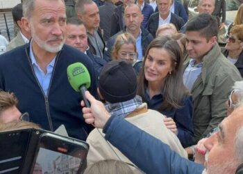 Carlos Alsina habla con los Reyes en Chiva: “Estamos encantados de venir”