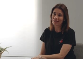 Mamás en Acción, la asociación que dedica sus esfuerzos a cuidar niños que están solos en los hospitales