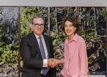 IE University y Fundación José Antonio Llorente impulsan un programa de becas para jóvenes talentos