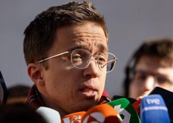 Alerta roja en Mediaset: Errejón destapa los pagos por información con los contratos de Elisa Mouliáa