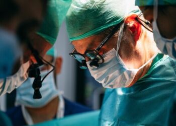 La reparación de la válvula aórtica es posible en manos de cirujanos expertos, ofreciendo una mejor calidad de vida y evitando las complicaciones asociadas a las prótesis