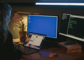 Las agencias y los departamentos de comunicación superan a los medios en la utilización de la IA