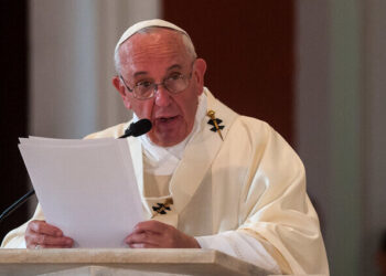 ¿Qué es la neumonía bilateral?: la enfermedad contra la que pelea el Papa Francisco