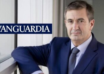 ‘La Vanguardia’ adelanta a ‘El Mundo’ e inicia 2025 como alternativa a ‘El Español’