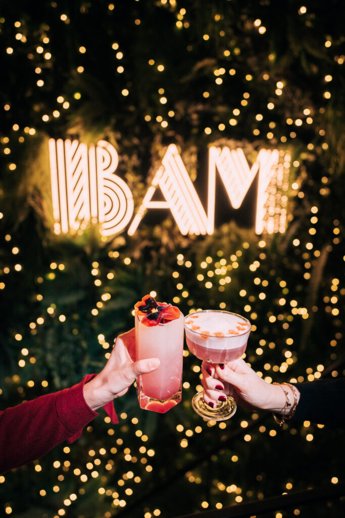 Al mal tiempo, música y diversión en BAM Karaoke Box