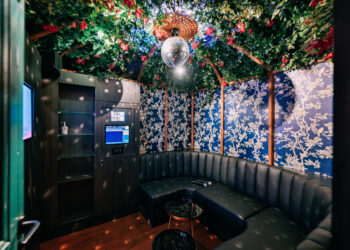 Al mal tiempo, música y diversión en BAM Karaoke Box