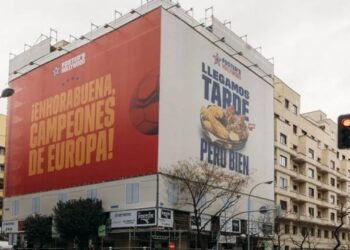 Foster´s Hollywood felicita a la Selección Española tarde, pero bien