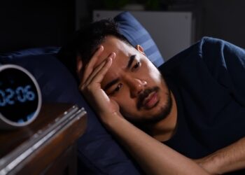 Dormir mal aumenta el riesgo de ansiedad, depresión y Alzheimer, advierten neurólogos
