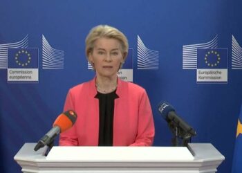 “Un duro golpe para la economía mundial”. Así responde Von der Leyen a Trump