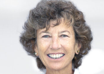 Elena Barraquer, oftalmóloga: “Operamos de cataratas a todas las personas que lo necesitan”