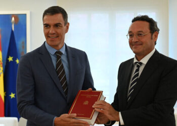 ‘El Mundo’ y ‘El País’ vuelven a las enganchadas a cuenta del fiscal general del Estado