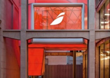 Iberia aterriza en el Espacio Cultural Serrería Belga para recrear lo mejor de su experiencia a bordo