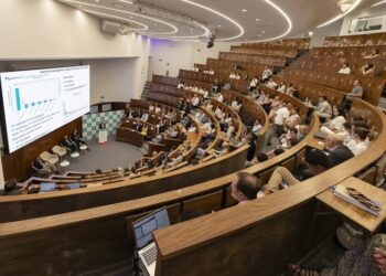 Quirónsalud consolida su compromiso con la investigación con un incremento del 8% en sus ensayos clínicos activos en 2024