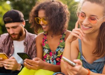 La Generación Z confía más en las opiniones de otros usuarios que en el contenido corporativo