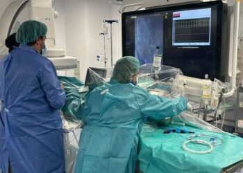 El Hospital Universitario La Luz realiza con éxito una compleja intervención con aterectomía orbital en un paciente con enfermedad coronaria avanzada
