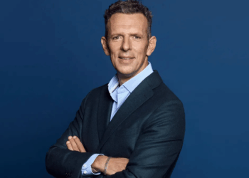 Telecinco revoluciona sus tardes y apuesta por la política para levantar su audiencia