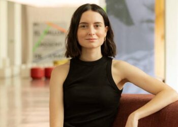 Esto debe hacer una marca emergente de una categoría emergente para posicionarse