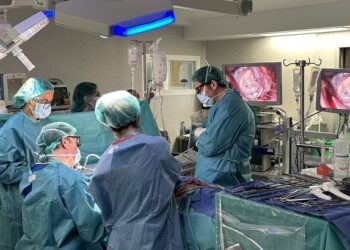 Los hospitales universitarios Quirónsalud Madrid y La Luz incorporan una técnica pionera para operar el corazón sin abrir el esternón