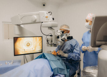 Olympia Quirónsalud apuesta por la cirugía de cataratas más avanzada para recuperar la visión con precisión y seguridad