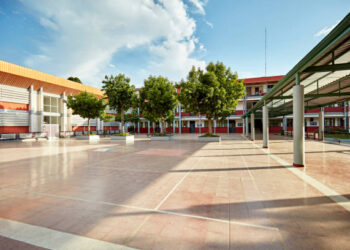 ¿CÁRCEL O COLEGIO?