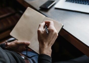 Los directores de marketing ganan peso frente a los dircom en España