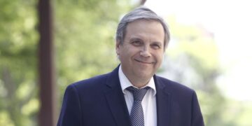 ‘El Mundo’ coloca al exvicepresidente de Iberdrola Carmona en la madeja de lobbies prochinos